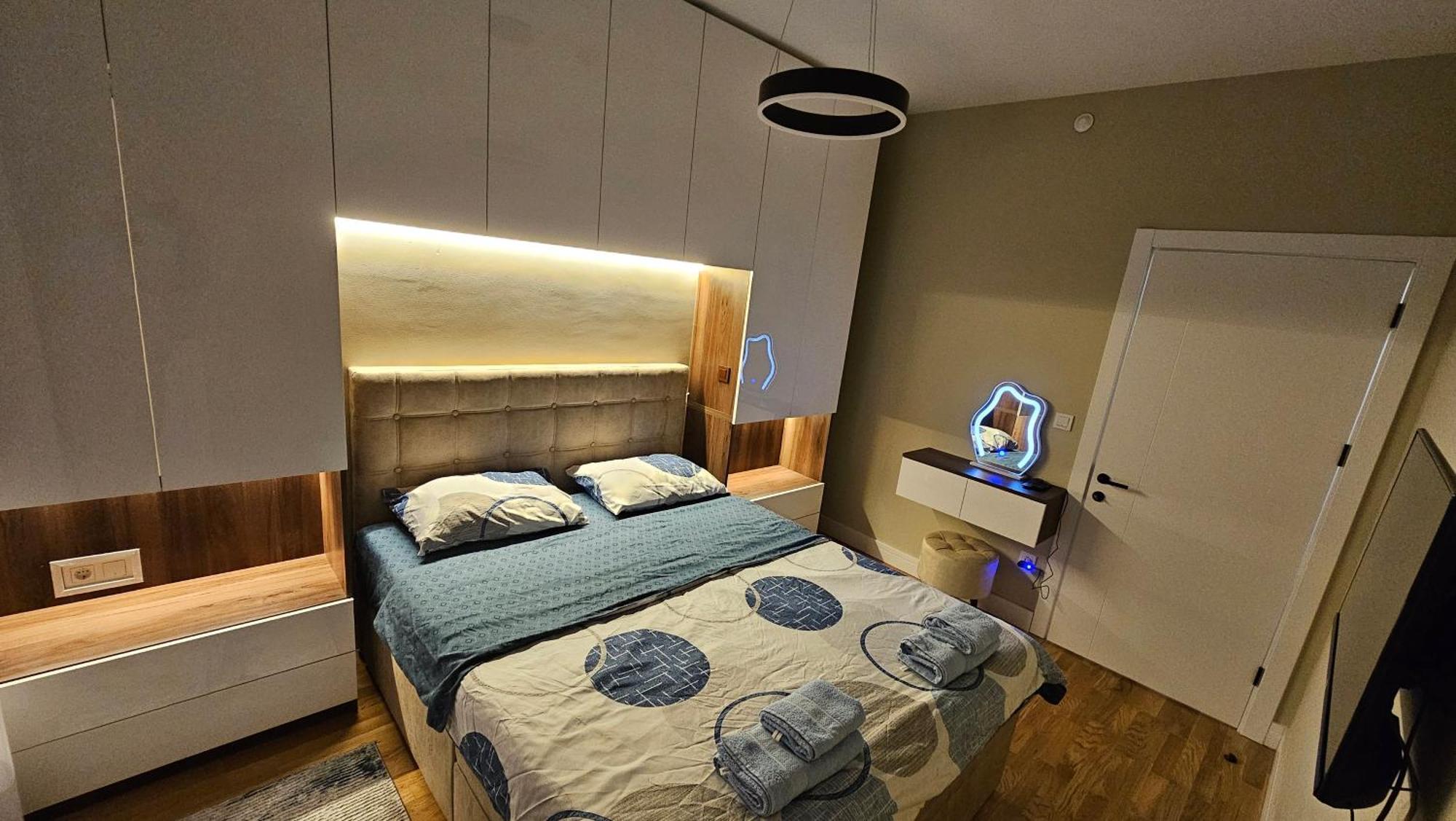 Anika Luxury Apartment At Diamond Center Skopje Buitenkant foto