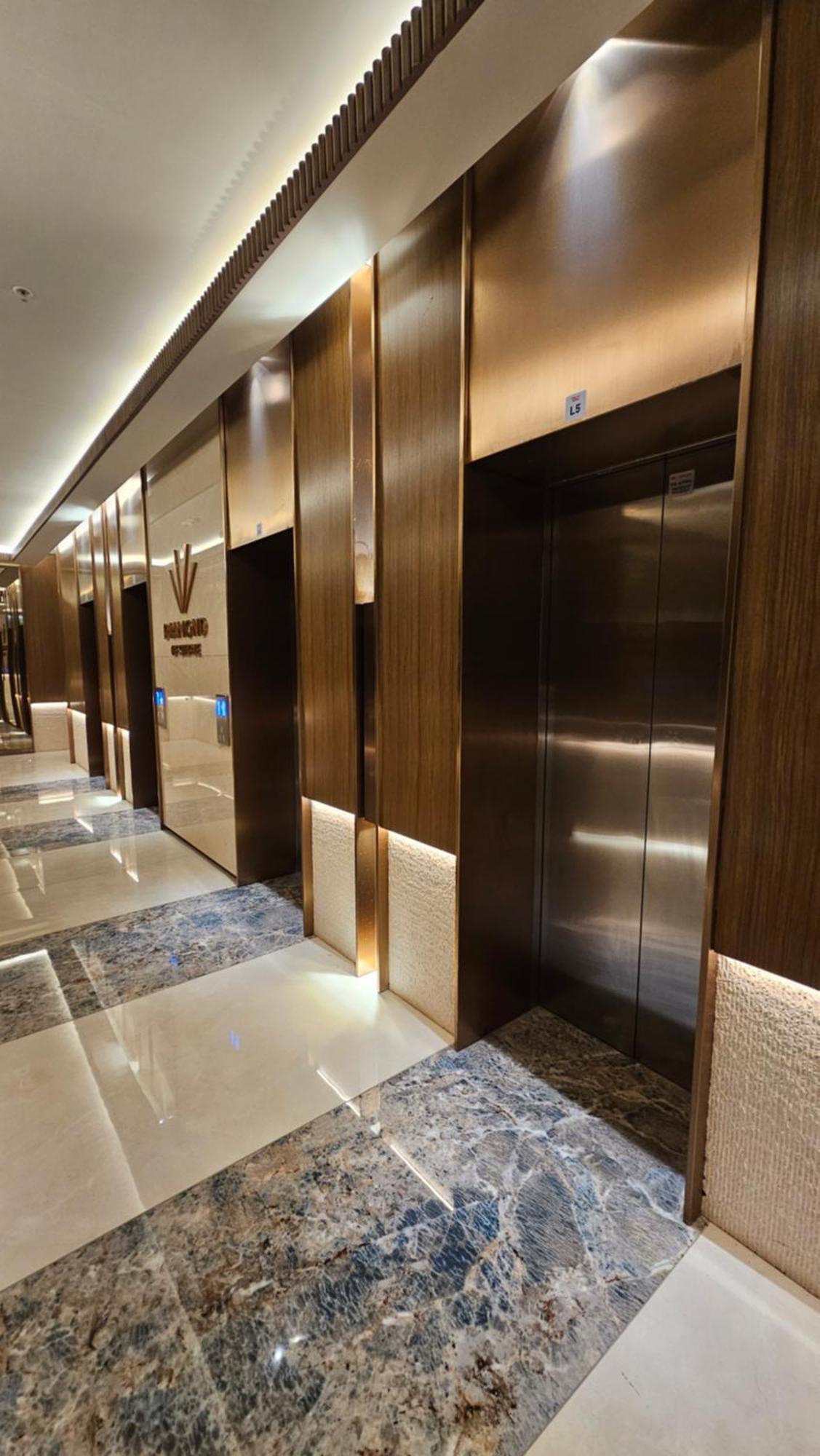 Anika Luxury Apartment At Diamond Center Skopje Buitenkant foto