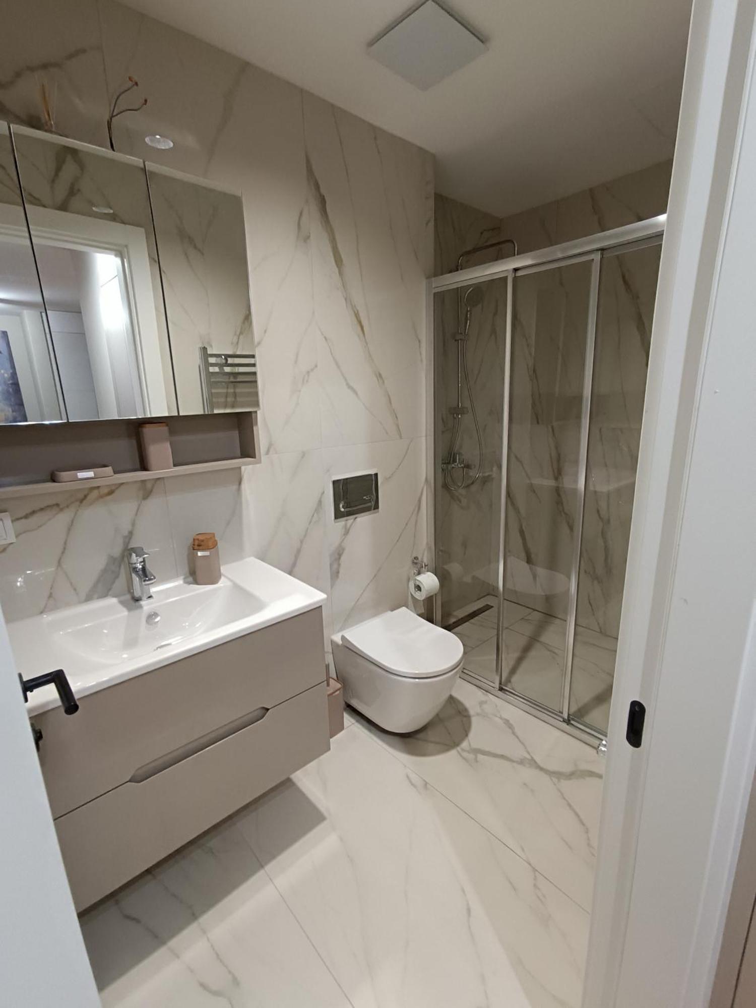 Anika Luxury Apartment At Diamond Center Skopje Buitenkant foto