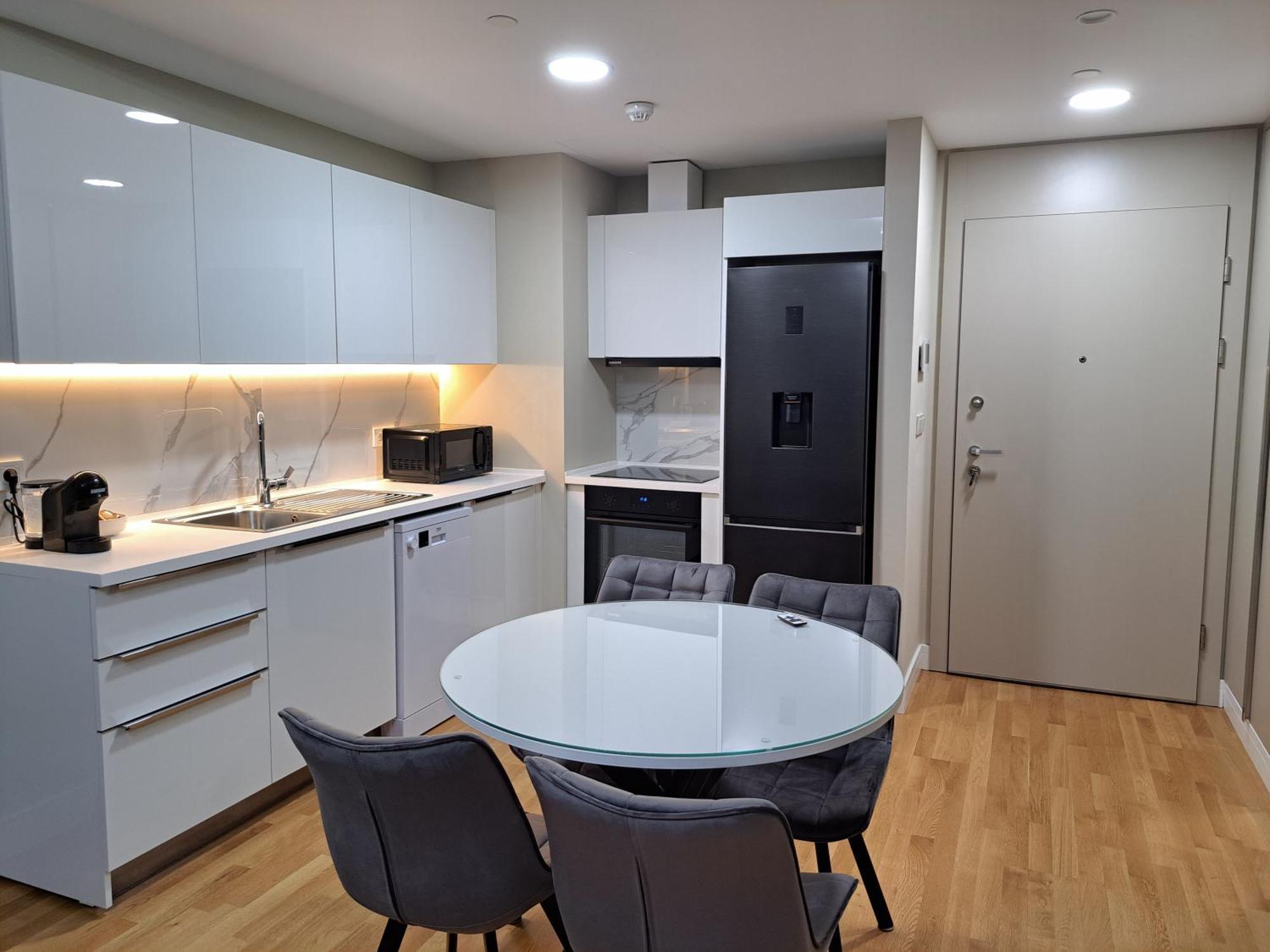 Anika Luxury Apartment At Diamond Center Skopje Buitenkant foto